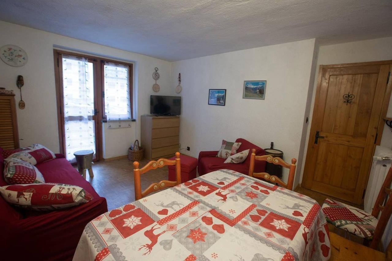 Ferienwohnung Joivy Flat For 6, In The Historic Town Pré-Saint-Didier Exterior foto