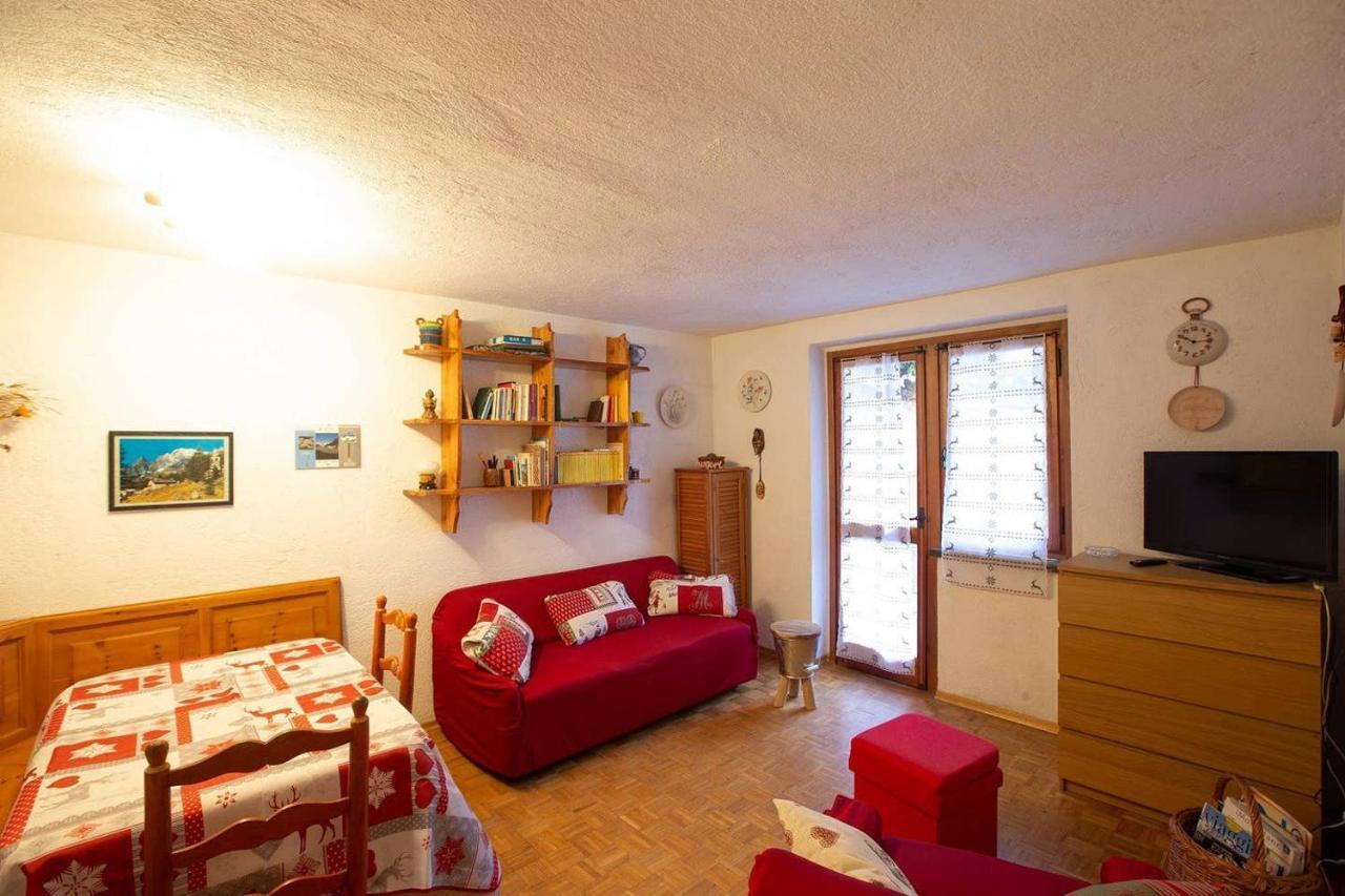 Ferienwohnung Joivy Flat For 6, In The Historic Town Pré-Saint-Didier Exterior foto