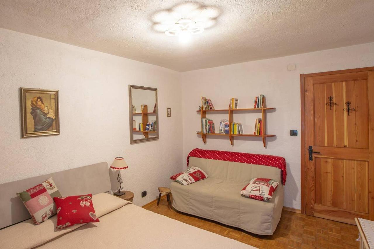 Ferienwohnung Joivy Flat For 6, In The Historic Town Pré-Saint-Didier Exterior foto